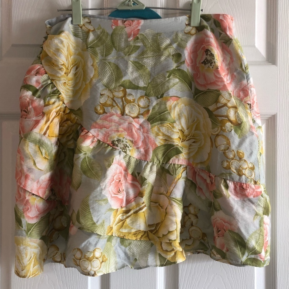 NWT Express High Waisted Asymmetrical Ruffle Mini Skirt in size 12 - Picture 6 of 12